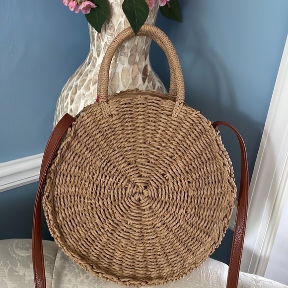 Brand New Olivia Miller Round Straw Multi Color Pom Pom Handbag Crossbody Purse - Picture 3 of 12